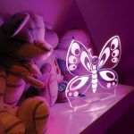 Aloka SleepyLight natlampe med fjernbetjening – sommerfugl natbord