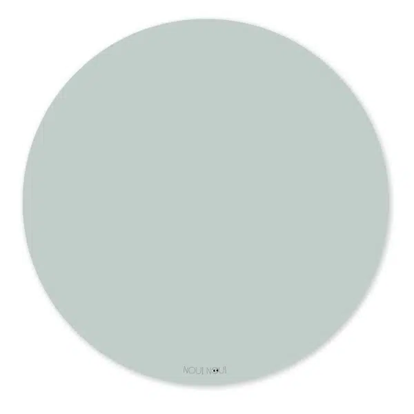 Noui Noui rundt stoleunderlag i Grey Powder, blød vinyl, vandafvisende og skridsikkert til beskyttelse af følsomme gulve.