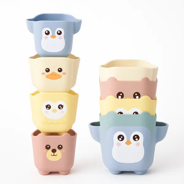 Sæt af 5 pastelfarvede, stablebare kopper med dyreansigter – pingvin, and, ugle, abe, bjørn