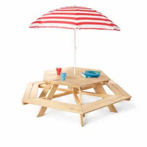 Pinolino Nicki 6-kantet børne picnicbord i massivt træ med bænke og parasol til haven