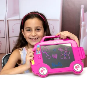 Barn viser en tegning på sin Barbie Glow Pad