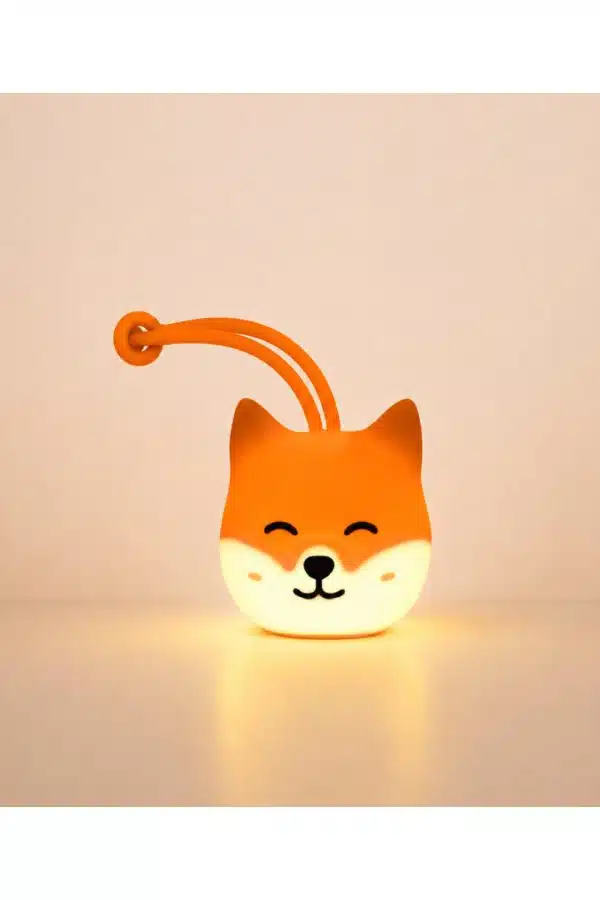 Ræven Nox natlampe med ophæng fra Rabbit & Friends – genopladelig natlampe til børn med orange rem