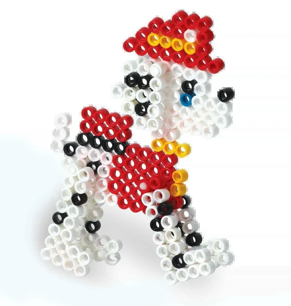 Færdig Marshall-figur bygget af røde og hvide perler – Paw Patrol vandperler