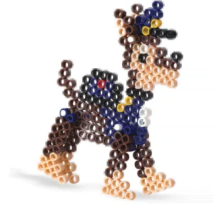 Færdig Chase-figur bygget af blå og brune perler – Paw Patrol vandperler