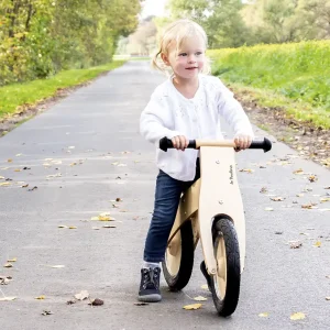 Pinolino Lino løbecykel – barn på naturcyklen på en sti